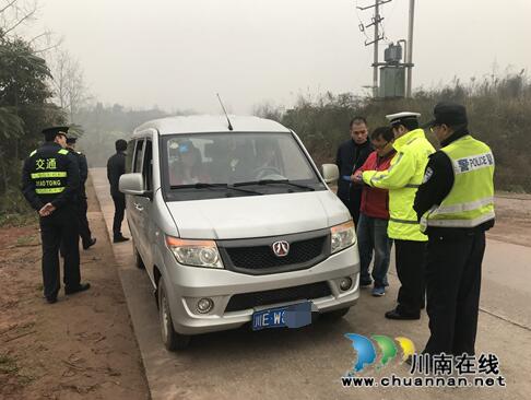 泸县立石镇开展道路交通安全“三联动”大整治行动(图1)