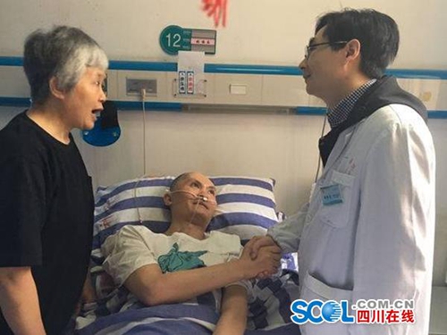 自贡植物人被爱唤醒后第一句话：我爱你妈妈(图1)