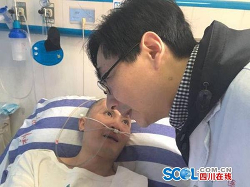 自贡植物人被爱唤醒后第一句话：我爱你妈妈(图2)