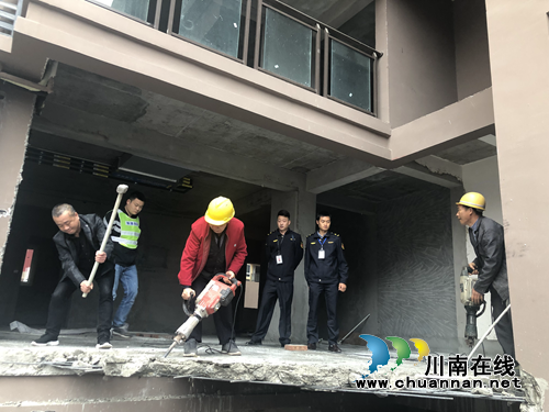 业主自行搭建楼梯？合江再拆一处违建(图2)