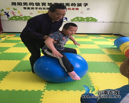 叙永县特殊教育学校开展2019年适龄残疾儿童随班就读研讨会(图3)