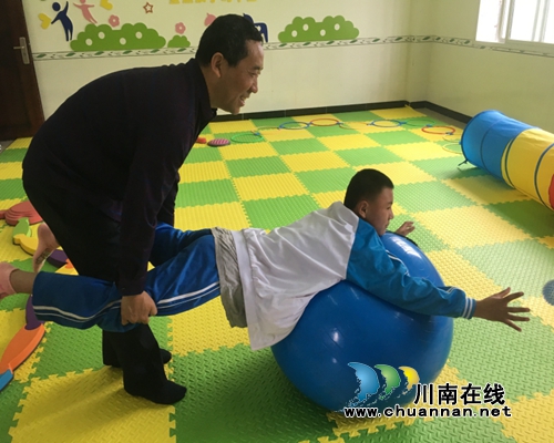 叙永县特殊教育学校开展2019年适龄残疾儿童随班就读研讨会(图2)