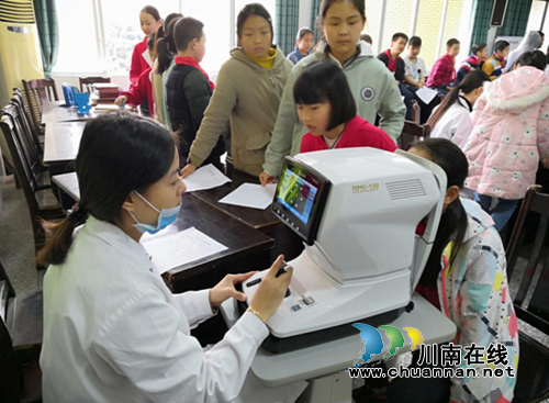 龙马潭区红星街道两新组织关注青少年眼健康(图1)