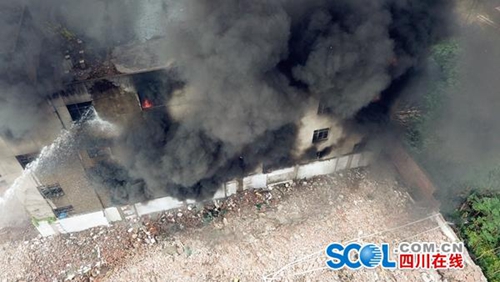 真烟真火实战！自贡消防“老君炉”练胆(图1)