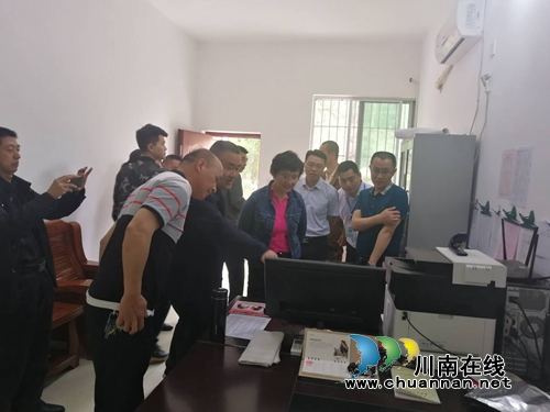 省林草局一级巡视员刘兵率队到泸县潮河镇督导森林防火工作(图3) 省林草局一级巡视员刘兵率队到泸县潮河镇督导森林防火工作(图3)