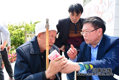 古蔺县法院:将“法治”种子播撒在校园(图4) 古蔺县法院:将“法治”种子播撒在校园(图4)