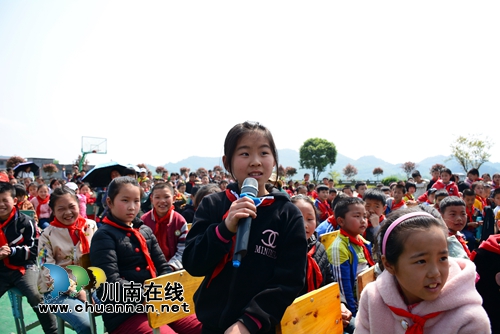 古蔺县法院:将“法治”种子播撒在校园(图5) 古蔺县法院:将“法治”种子播撒在校园(图5)