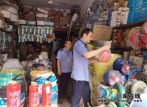 叙永县市场监管局开展安全帽质量专项检查(图1) 叙永县市场监管局开展安全帽质量专项检查(图1)