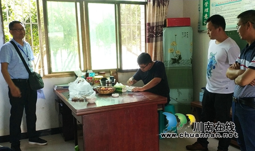 泸县水务系统交叉检查组到潮河镇开展汛前安全交叉检查(图1)