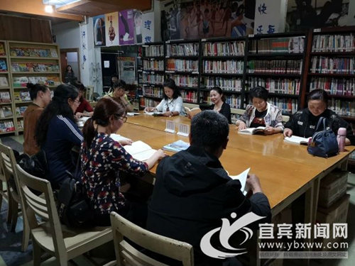 宜宾长宁县两家农民工“书香之家”挂牌(图2)