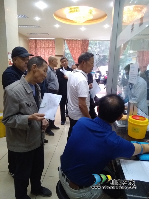 合江县总工会组织劳模参加免费体检(图1)