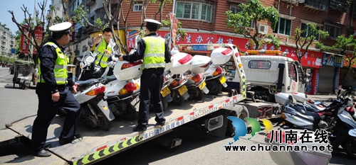 宜宾筠连交警大队开展两轮摩托车违法行为整治行动(图1)