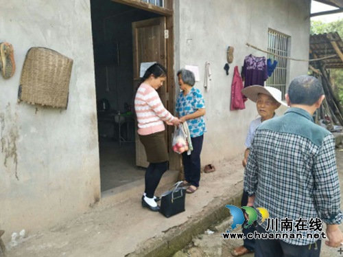 泸县太伏镇帮扶责任人殷逢群：真心帮扶显真情(图2)