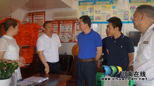 泸县县交通局、县地方海事处到立石镇检查节前交通安全工作(图1)