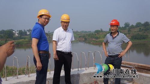 泸县县交通局、县地方海事处到立石镇检查节前交通安全工作(图2)