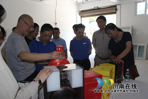 甘孜州政协调研云龙镇蜀泸酒业青稞酒生产基地(图1)