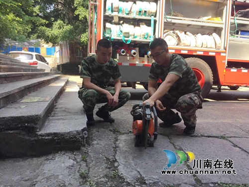 龙马潭区政府消防队开展装备器材大排查工作(图2)