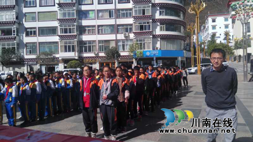 乡城“泸州班”开展纪念五四青年节活动(图8)