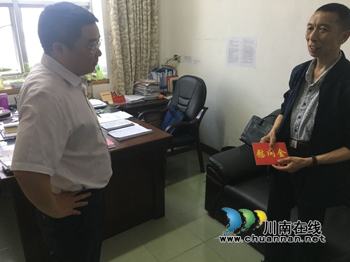 泸县太伏镇党委书记慰问患病驻村工作队员(图1)