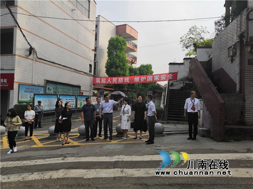 泸州市监委委员王勇率队检查调研龙马潭区学校扫黑除恶工作(图2) 泸州市监委委员王勇率队检查调研龙马潭区学校扫黑除恶工作(图2)