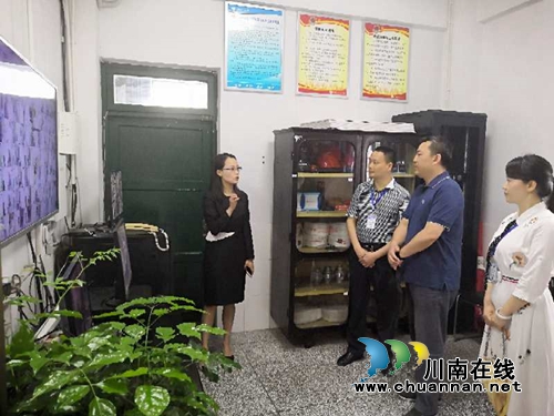 泸州市监委委员王勇率队检查调研龙马潭区学校扫黑除恶工作(图4) 泸州市监委委员王勇率队检查调研龙马潭区学校扫黑除恶工作(图4)