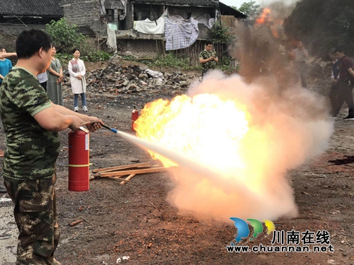 泸州龙马潭：预防火灾发生&nbsp;消防演练进社区(图3)