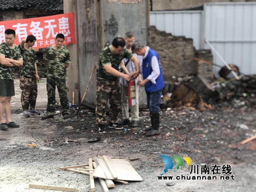 泸州龙马潭：预防火灾发生&nbsp;消防演练进社区(图2)