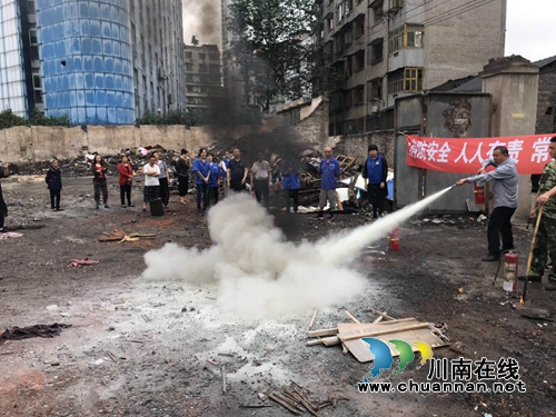 泸州龙马潭：预防火灾发生&nbsp;消防演练进社区(图6)