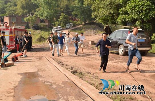 龙马潭区特兴街道组织开展2019年综合应急演练活动(图2)