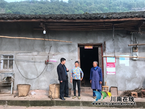 纳溪区人民医院开展党员志愿服务义诊活动及精准扶贫户“大走访”活动(图2)