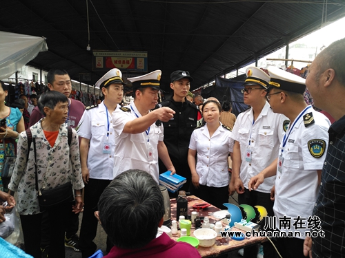 龙马潭区鱼塘街道：联合打击非法行医 还医疗服务一片净土(图2)