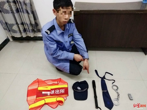 南充假警察进村“办案”遇真警察&nbsp;吓得躲床下(图1)