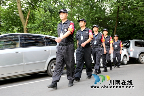 四川融通安防集团“四落实”开展延伸巡逻(图1)
