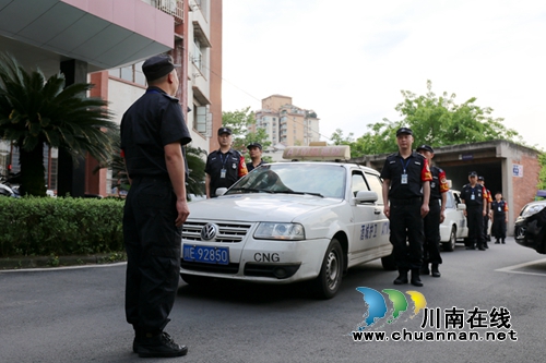 四川融通安防集团“四落实”开展延伸巡逻(图2)
