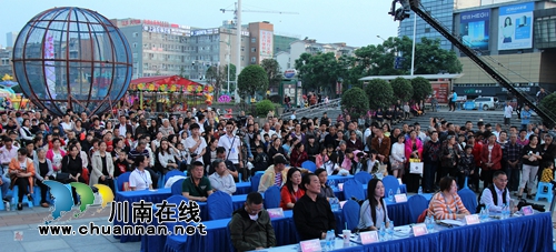 东方卫视《妈妈咪呀》泸州站海选决赛今晚举行(图2) 东方卫视《妈妈咪呀》泸州站海选决赛今晚举行(图2)