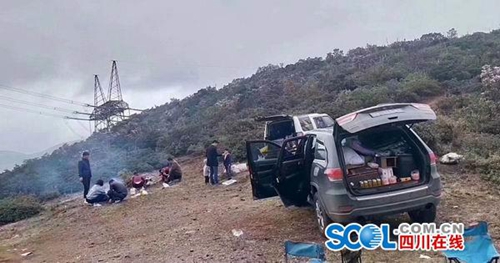 成都游客自驾凉山违规野炊 被拘10日罚500元(图2) 成都游客自驾凉山违规野炊 被拘10日罚500元(图2)