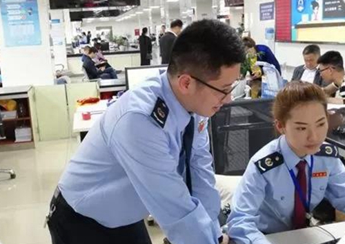 刘锐：&nbsp;五年如一日&nbsp;甘做办税服务厅“一块砖”(图1)