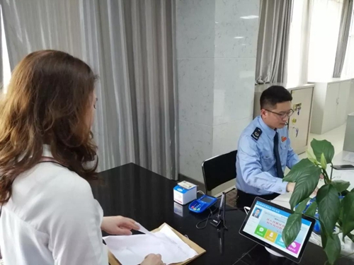 刘锐：&nbsp;五年如一日&nbsp;甘做办税服务厅“一块砖”(图9)