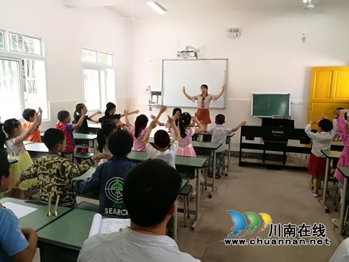 叙永县向林镇中心小学校艺体学科送教到村小(图1)