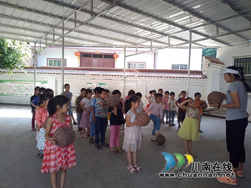 叙永县向林镇中心小学校艺体学科送教到村小(图2)