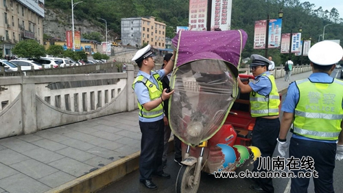 宜宾筠连交警大队开展电瓶三轮车违法行为集中整治行动(图2)