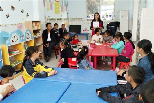 泸州90后“童伴妈妈”获评全国优秀共青团员(图3) 泸州90后“童伴妈妈”获评全国优秀共青团员(图3)