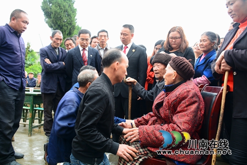 古蔺:九旬老人告三儿子 法官巡回审理续亲情(图1) 古蔺:九旬老人告三儿子 法官巡回审理续亲情(图1)