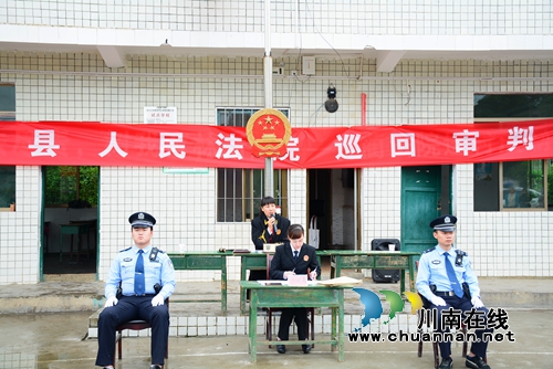 古蔺:九旬老人告三儿子 法官巡回审理续亲情(图2) 古蔺:九旬老人告三儿子 法官巡回审理续亲情(图2)