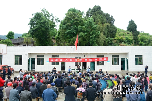 古蔺:九旬老人告三儿子 法官巡回审理续亲情(图3) 古蔺:九旬老人告三儿子 法官巡回审理续亲情(图3)