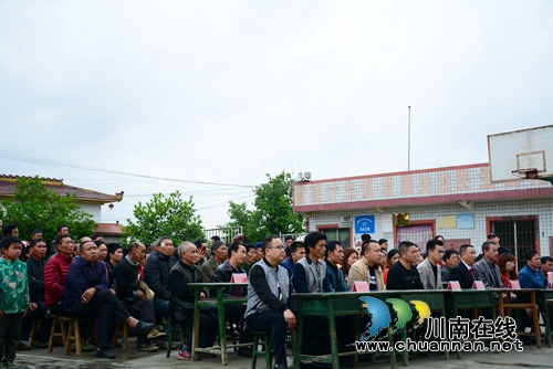 古蔺:九旬老人告三儿子 法官巡回审理续亲情(图4) 古蔺:九旬老人告三儿子 法官巡回审理续亲情(图4)