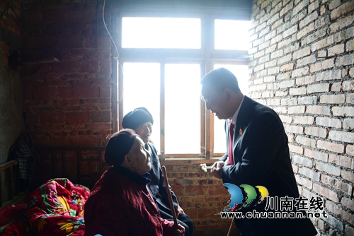 古蔺:九旬老人告三儿子 法官巡回审理续亲情(图7) 古蔺:九旬老人告三儿子 法官巡回审理续亲情(图7)