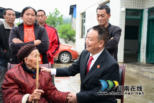 古蔺:九旬老人告三儿子 法官巡回审理续亲情(图11) 古蔺:九旬老人告三儿子 法官巡回审理续亲情(图11)