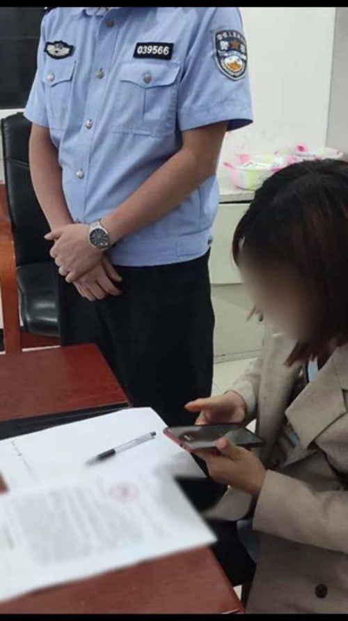 朋友酒驾被查&nbsp;内江女子发辱警视频被行拘5日(图1)