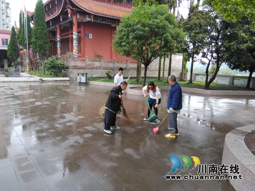 泸县太伏镇开展“亮身份作表率”活动(图1)